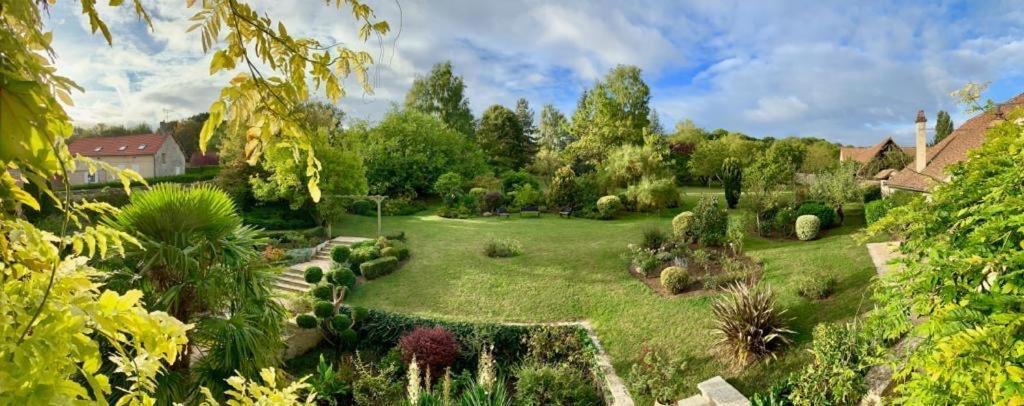 Beautiful country house located 50min from Paris Eiffel Tour - Demeure d'exception à 50min de Paris Tour Eiffel Hodent Extérieur photo